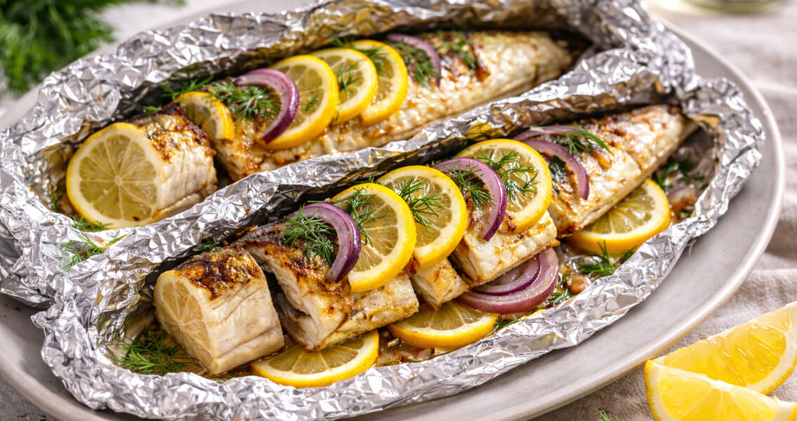 Скумбрия, запечённая в фольге с лимоном
