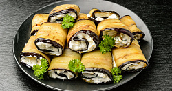 Рулеты из баклажанов с сыром и чесноком - закуска в идеальном балансе 