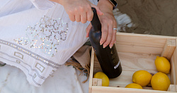 Творческий подход: как открыть вино без штопора